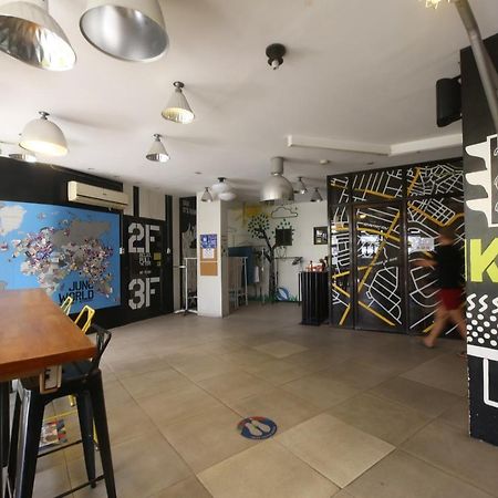 Oyo 866 Junction Hostels Manila Exteriör bild