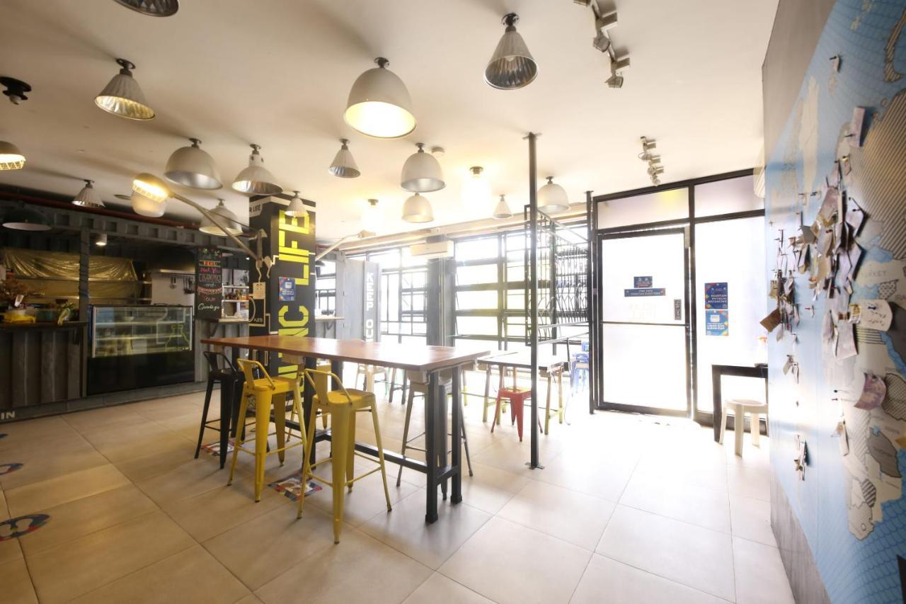 Oyo 866 Junction Hostels Manila Exteriör bild