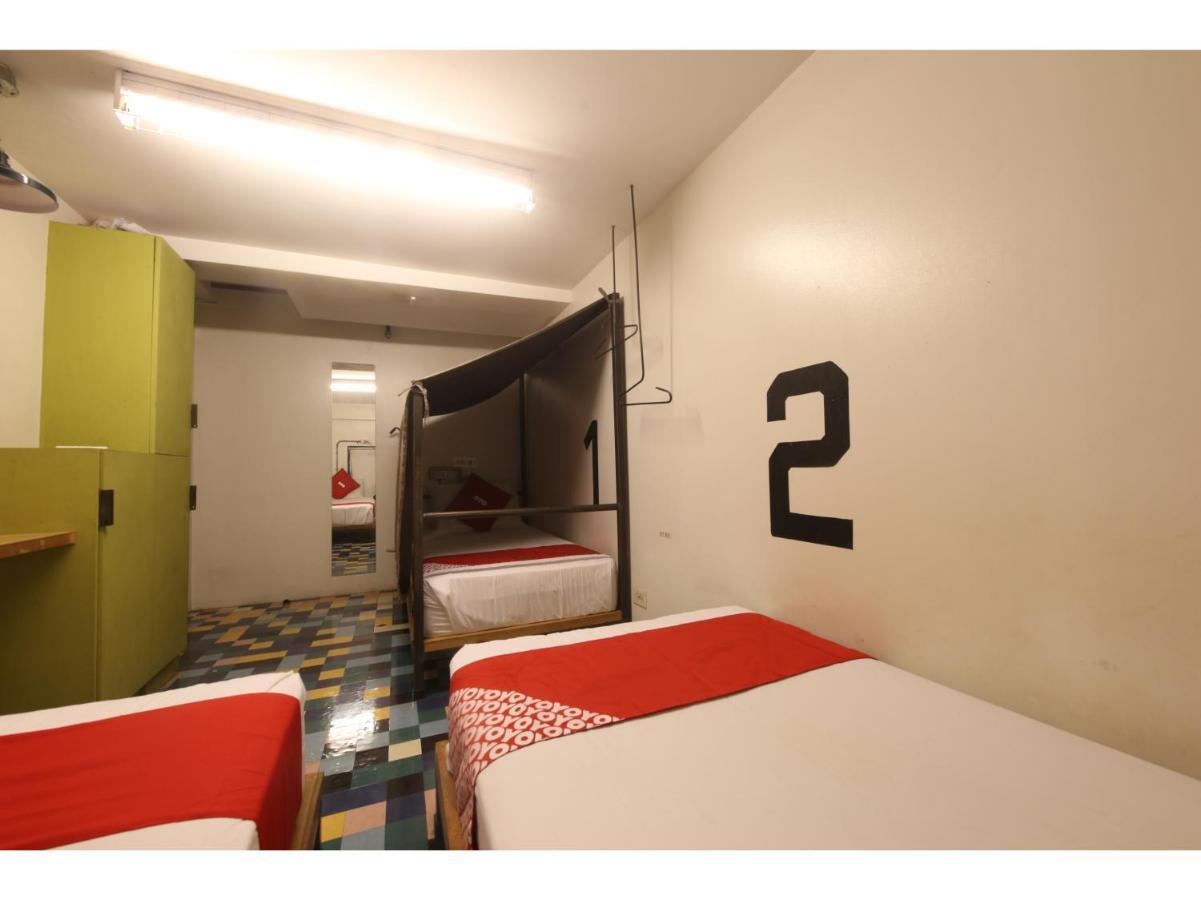 Oyo 866 Junction Hostels Manila Exteriör bild