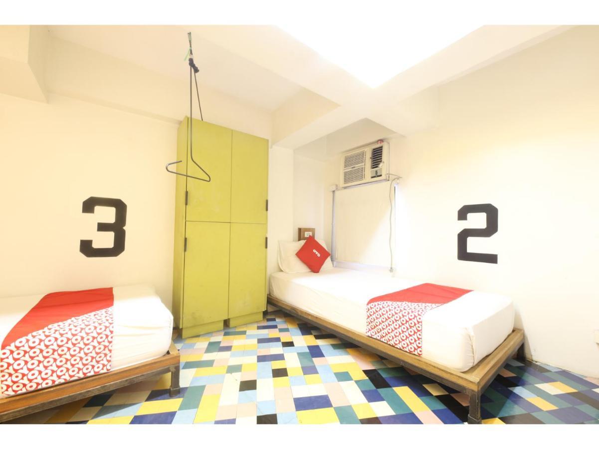Oyo 866 Junction Hostels Manila Exteriör bild