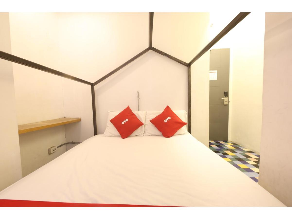 Oyo 866 Junction Hostels Manila Exteriör bild