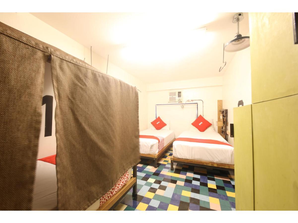 Oyo 866 Junction Hostels Manila Exteriör bild